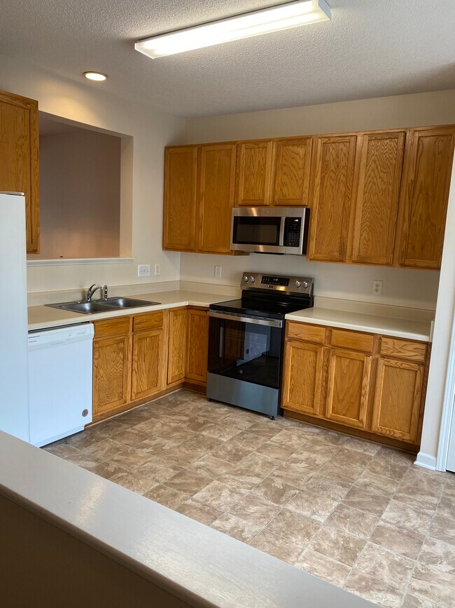 Foto del edificio - 102 Watertree Ln