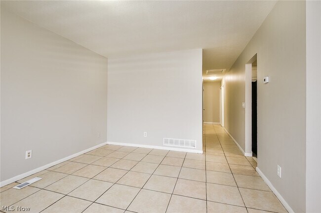 Building Photo - 12118 Milligan Ave