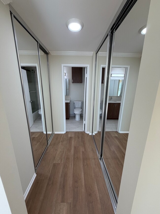 Building Photo - Laguna Del Rey