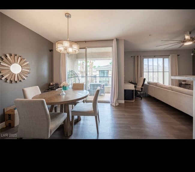 Foto del edificio - 7147 S Durango Dr