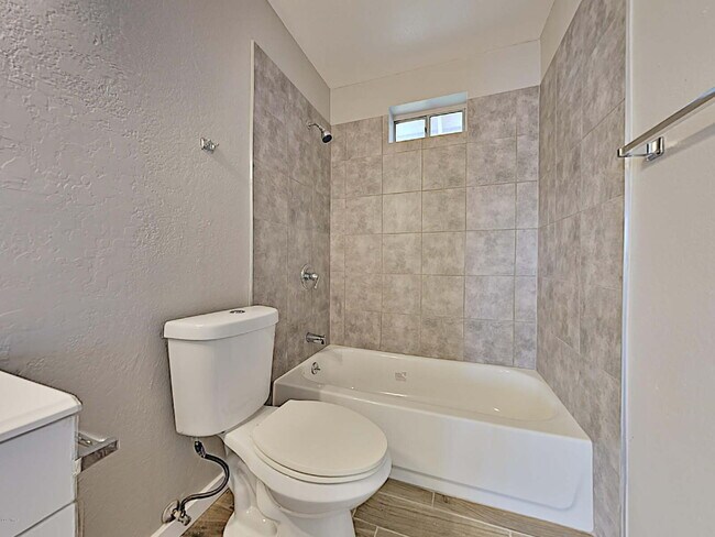 Photo - Modern Comfort in Mesa – 2-Bedroom with Ya... Apartment