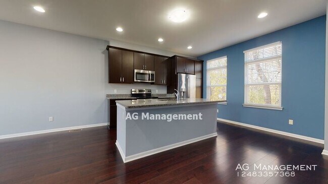 Building Photo - 1051 N Sherman Dr