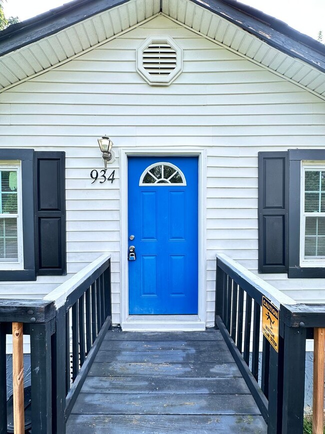 Building Photo - 934 5th St SW