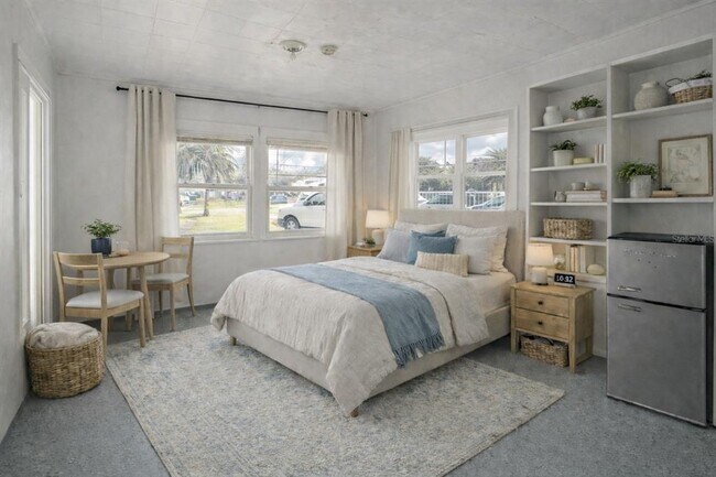 Building Photo - 1949 E Duval St