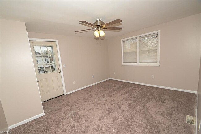 Building Photo - 2054 Magee Ave