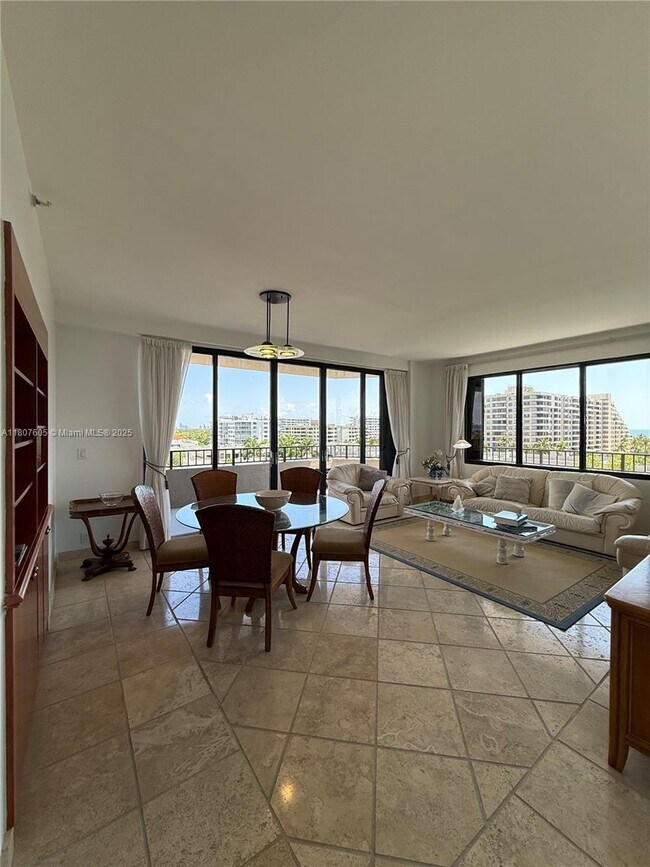 Foto del edificio - 151 Crandon Blvd
