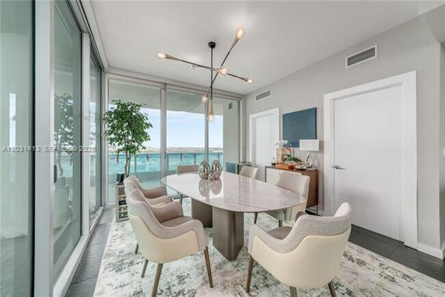 Foto del edificio - 900 Biscayne Blvd