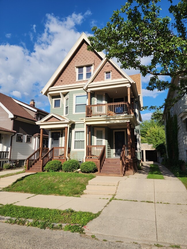 Building Photo - 2556 S Brisbane Ave