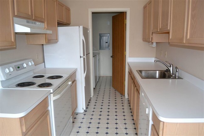 Foto del edificio - 3018 Forest Creek Ct