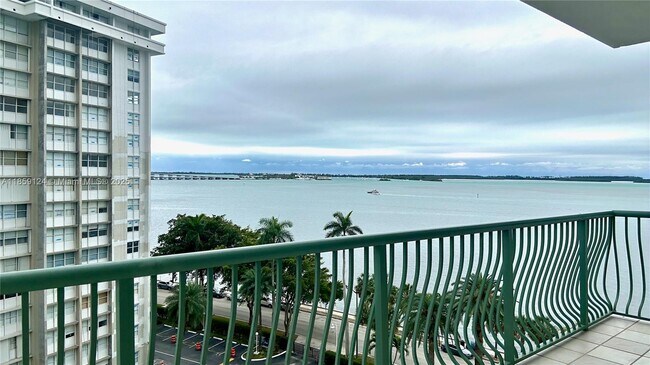 Foto del edificio - 1408 Brickell Bay Dr