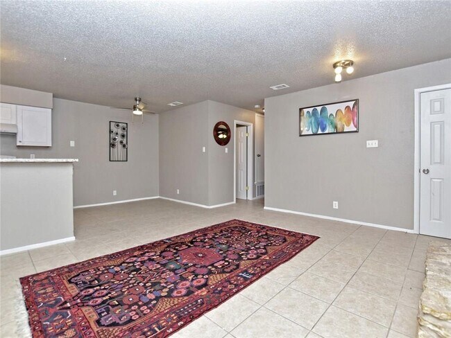 Building Photo - 8905 Pineridge Dr