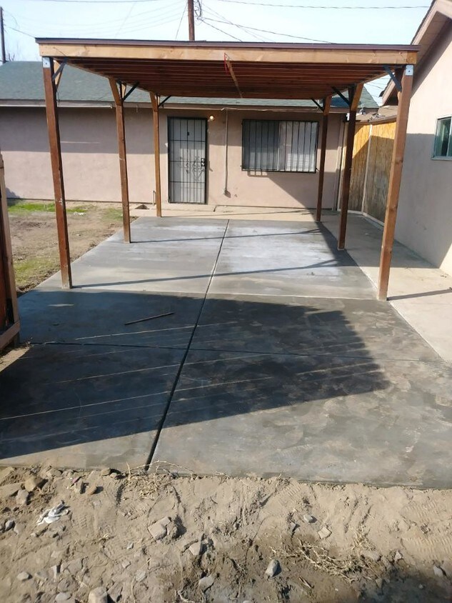 797 E Brundage Ln, Bakersfield, CA 93307 House for Rent in