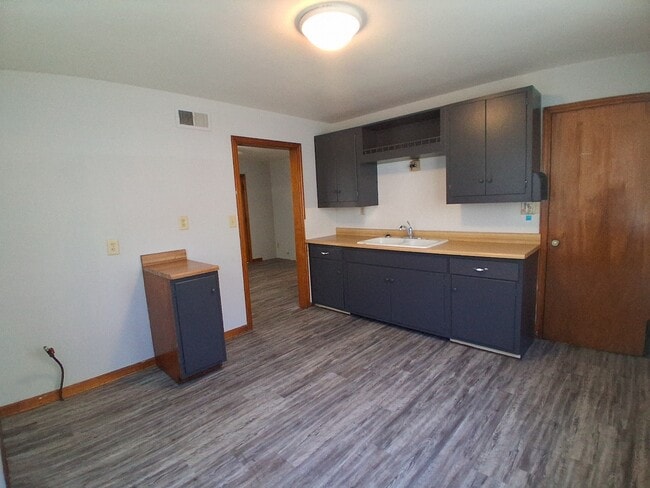 Building Photo - 108 Porter St