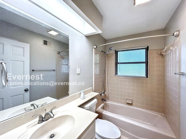 Foto del edificio - 3199 Brookmeade St