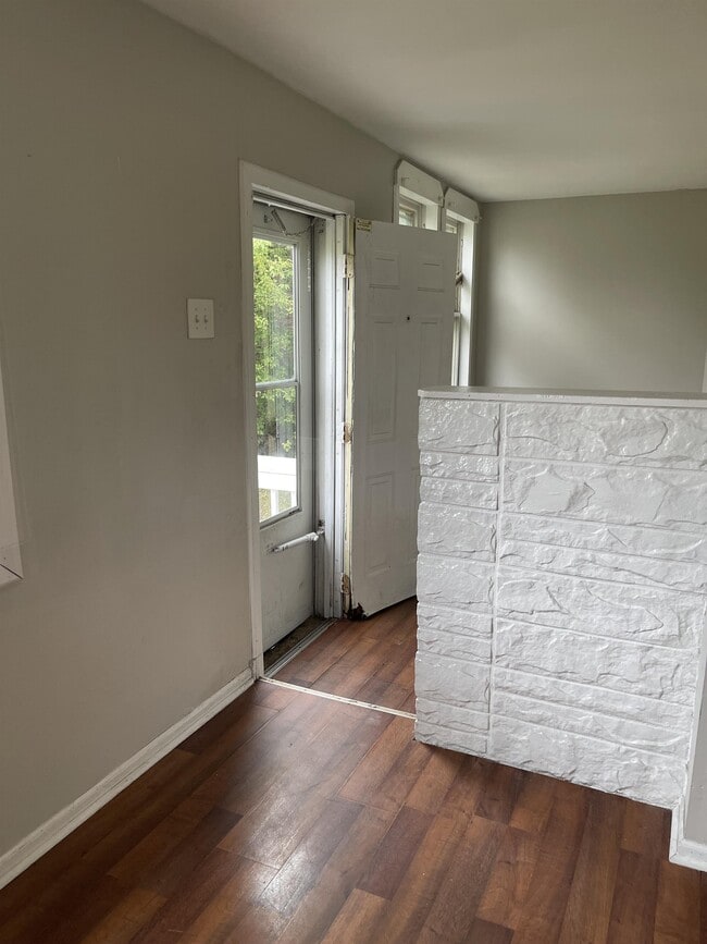 Building Photo - 1641 W 11th Ave