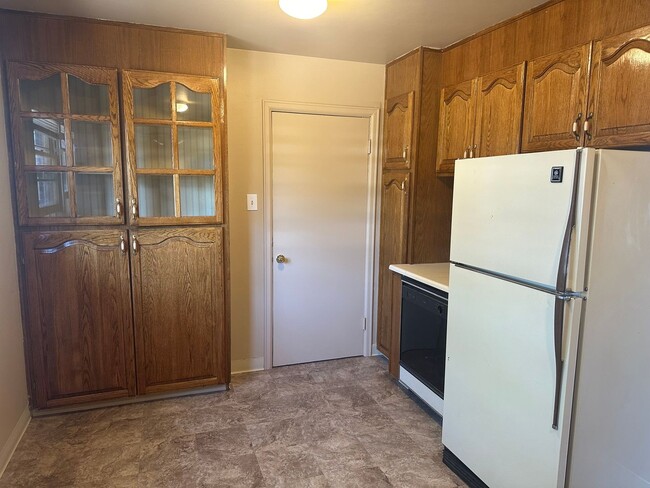 Building Photo - 3 bed 1 bath house