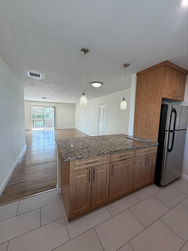 Building Photo - 2017 S Seacrest Blvd