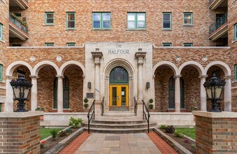 Building Photo - 2305 Victoria Av