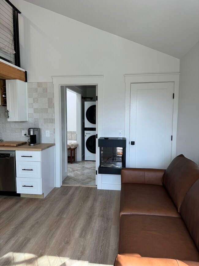 Foto del edificio - 245 Country Hills Ln