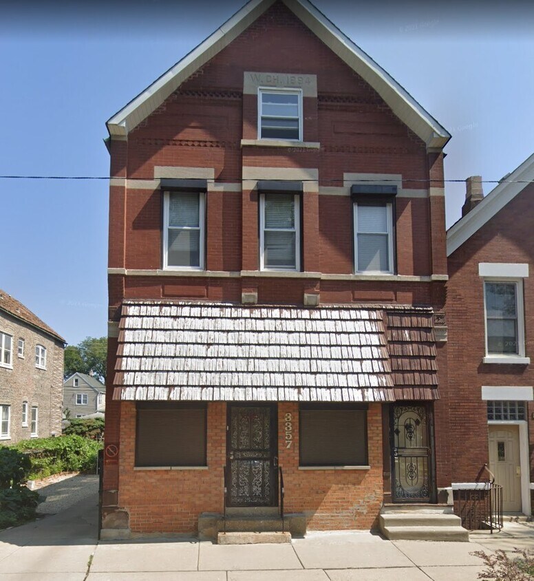 Primary Photo - 3357 S Aberdeen St