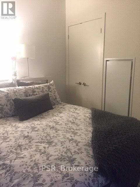 Building Photo - 95 Bathurst St