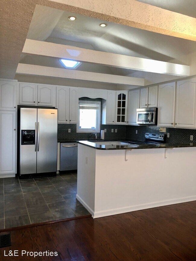 Building Photo - 3 br, 2 bath House - 411 Horseshoe Dr.