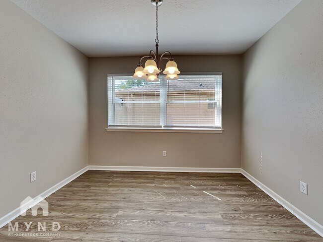 Foto del edificio - 16723 Summer Dew Ln