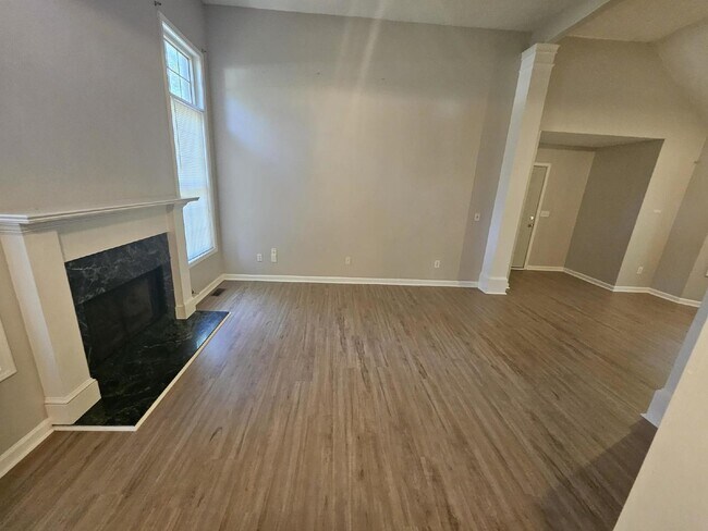 Building Photo - LEASE PENDING "Charming 3-Bedroom Haven wi...