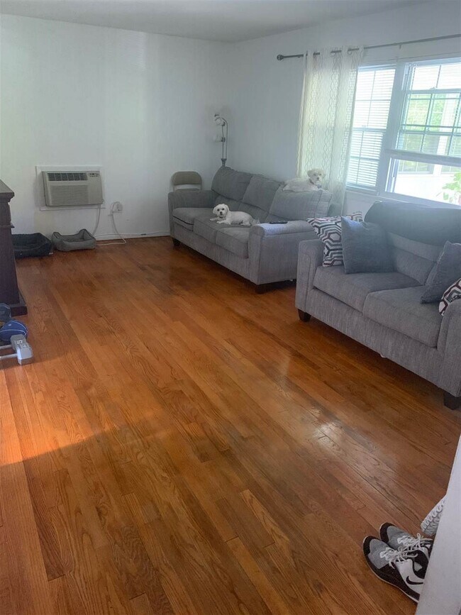 Building Photo - 267 W ERIE Ave