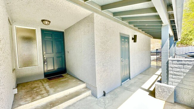 Foto del edificio - Sweet Two-Story Home with Amazing Views in...