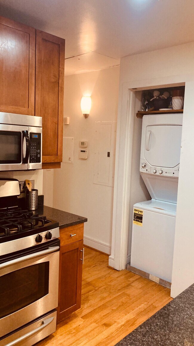 Building Photo - 1320 13th St NW