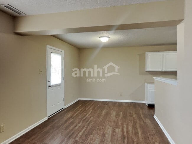 Building Photo - 10935 Parker Dr