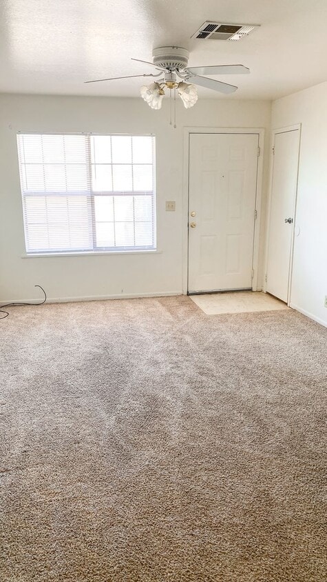 Foto principal - Small Town Living-Just A Short Drive From ...