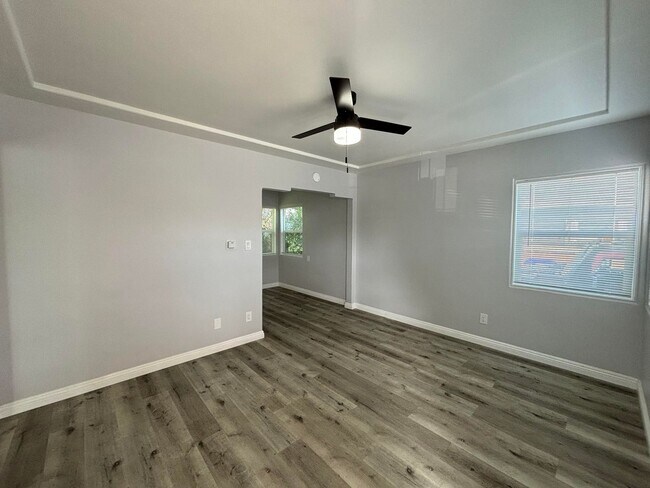 Foto del edificio - Beautifully renovated one bedroom home