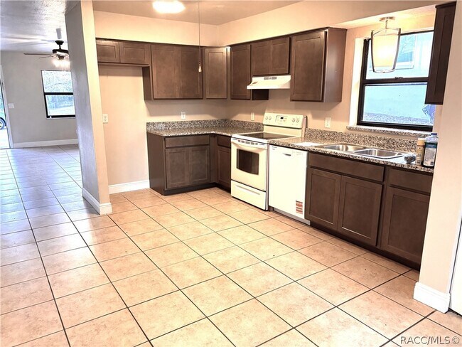 Foto del edificio - 1710 Tuttle St