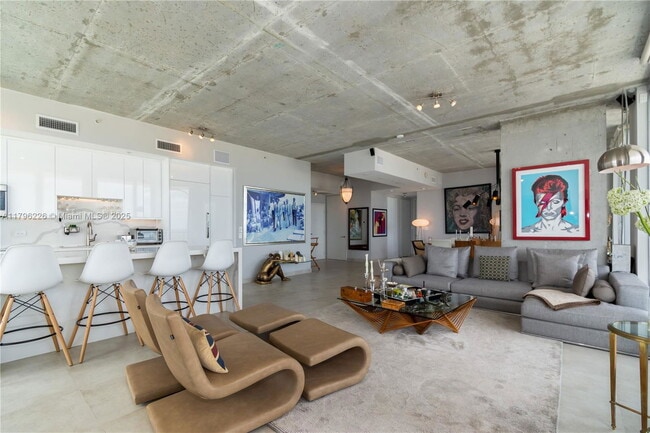 Foto del edificio - 3470 E Coast Ave