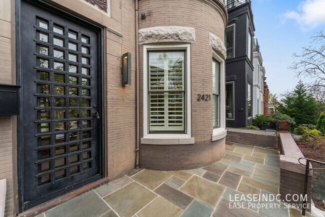 Building Photo - 2421 1st St NW