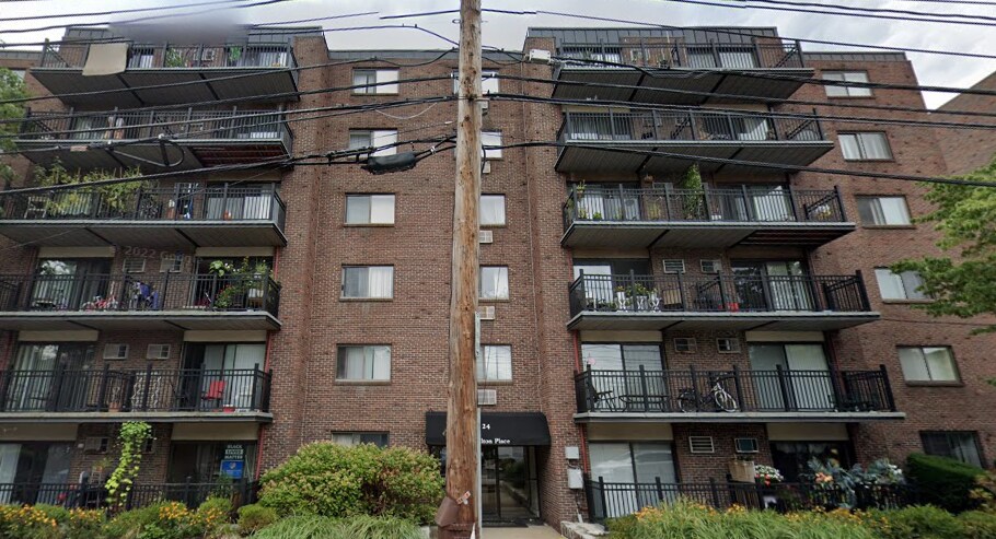 Foto del edificio - 24 Whites Ave