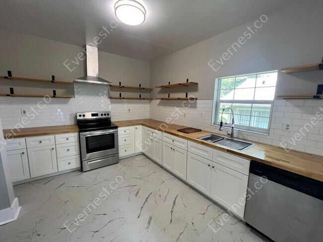 Building Photo - 1628 44th St Ensley