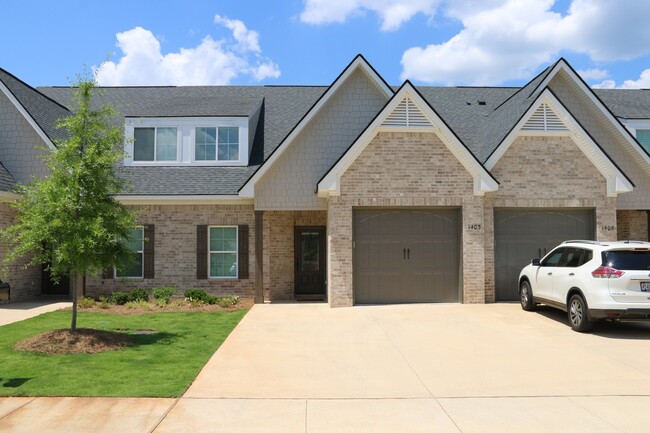 Foto del edificio - Gorgeous Rosemary Gate Townhome