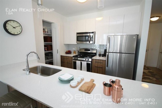 Foto del edificio - 343 W Wolf Point Plaza 2401