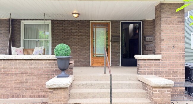 Foto del edificio - ALL UTILITIES INCLUDED...Trendy 1 Bedroom Apartment Downtown Lafayette