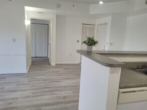 Building Photo - 7910 N Nob Hill Rd