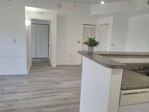 Building Photo - 7910 N Nob Hill Rd