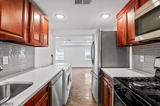 Building Photo - 1104 Bower St
