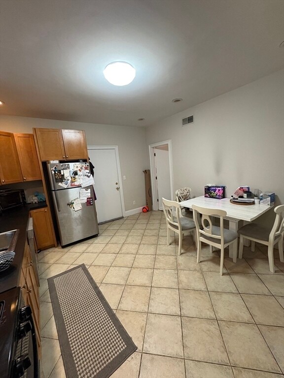 Building Photo - 29 Covington St