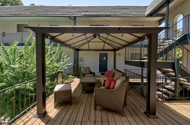 Building Photo - 1725 Toomey Rd