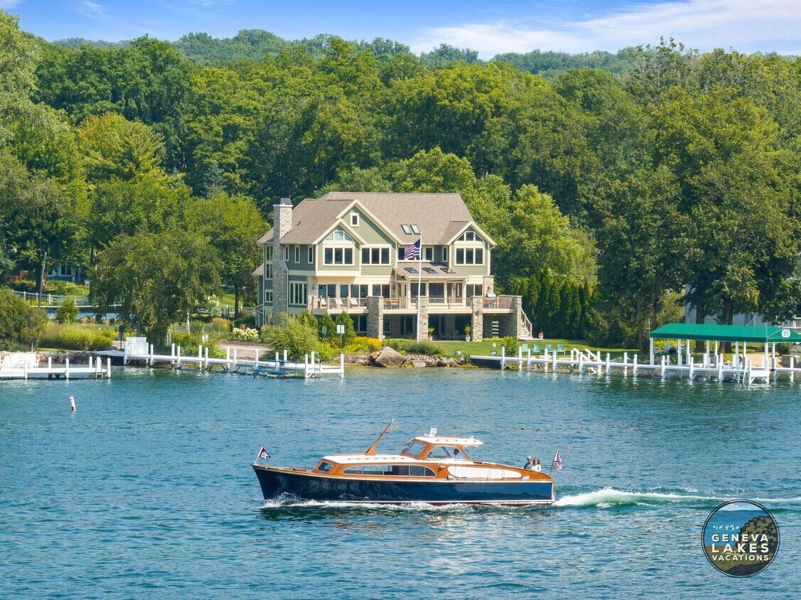 Primary Photo - Lake Geneva Luxury Dream Lake House Availa...