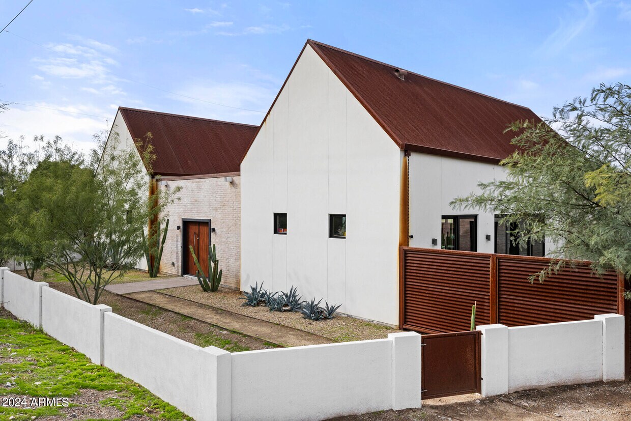 Foto principal - 1145 E Orangewood Ave