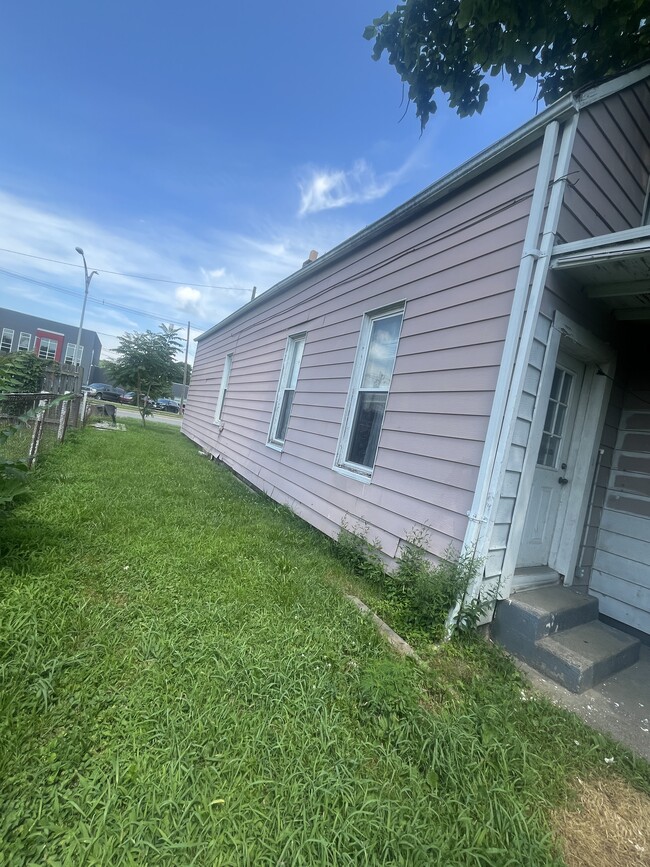 Building Photo - 2317 N Fulton Ave